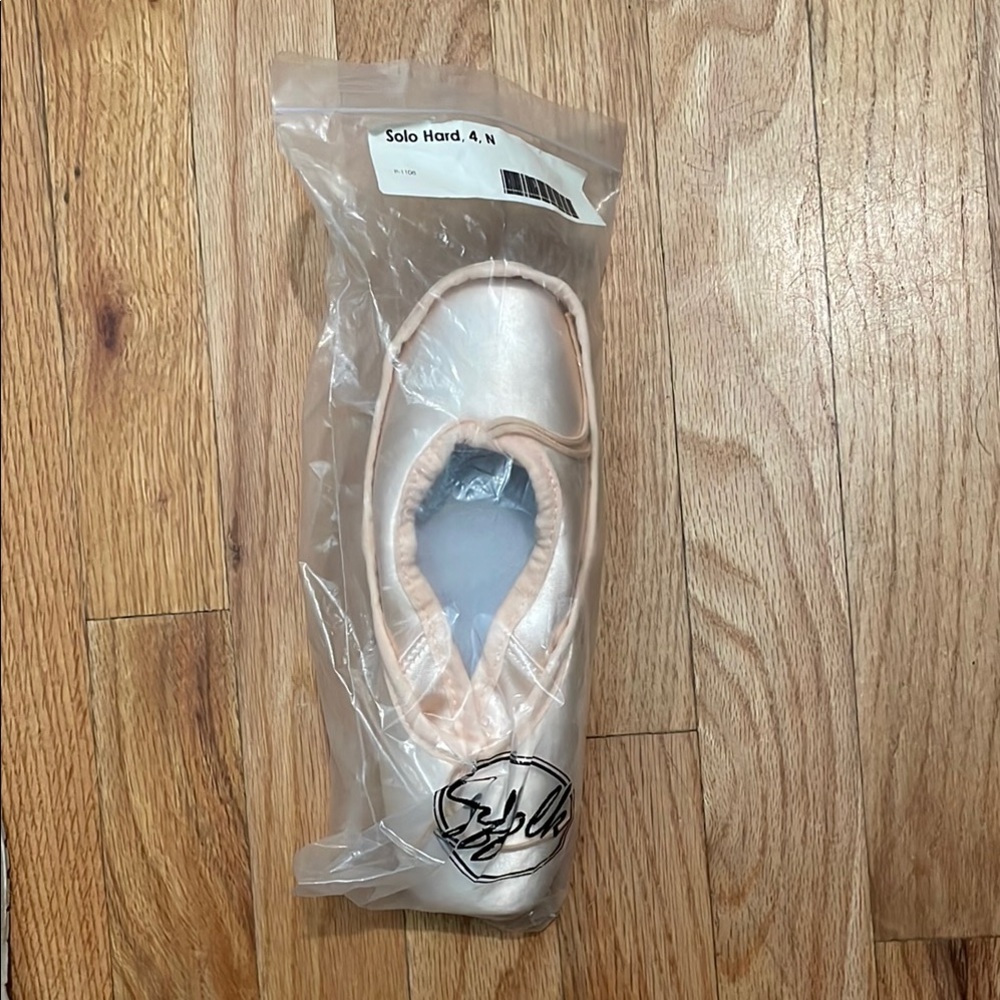 Suffolk Pointe Shoes - Solo, Hard shank
